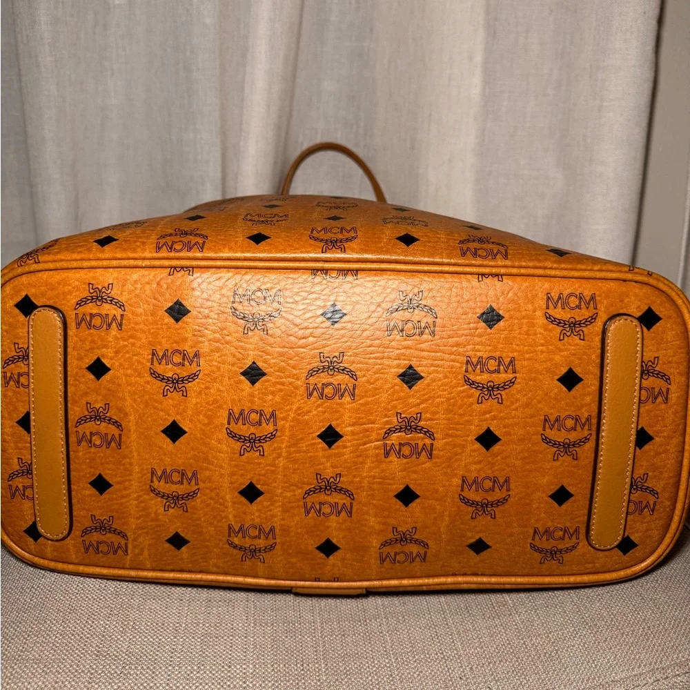 ‼️Buyers Appreciation‼️MCM Medium Vasetos Tote Bag - Picture 7 of 13